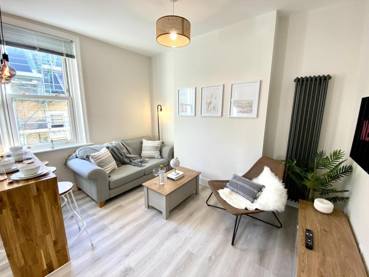 Stunning Beach Themed 2 Bed Apartment Bournemouth Dış mekan fotoğraf