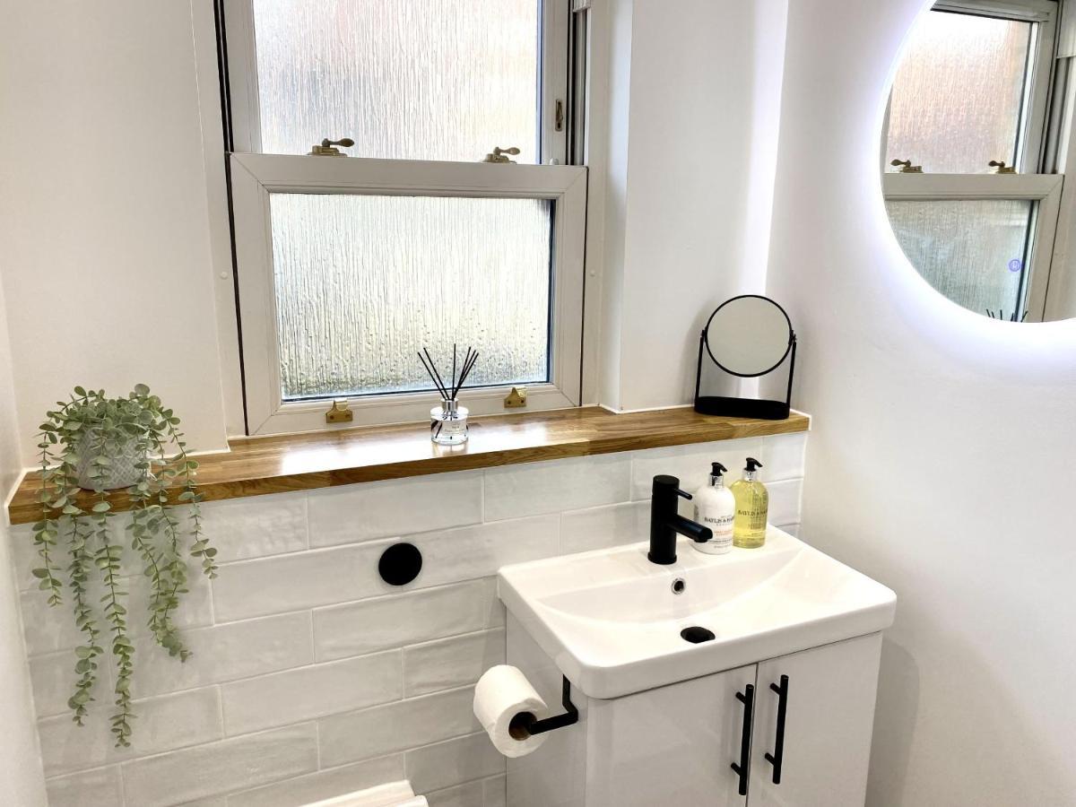 Stunning Beach Themed 2 Bed Apartment Bournemouth Dış mekan fotoğraf
